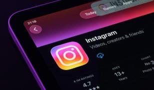 Provoacă dependenţă reţelele de socializare? Răspunsul şefului Instagram, într-un proces istoric