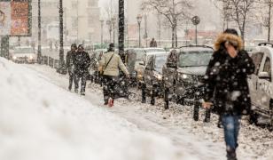 Vremea se răceşte brusc în jumătate din ţară. Alertă de ninsori şi viscol, cu strat de zăpadă de 30 cm