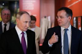 De ce-l trimite Putin pe "omul negru" Medinski la negocierile de la Geneva. 20 de oameni în delegaţia rusă