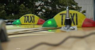 Taximetrist, găsit mort în maşină pe o stradă din Bucureşti. Bărbatul ar fi făcut infarct