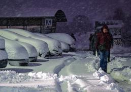 Adolescentă de 16 ani, găsită inconştientă pe o stradă din Bucureşti. A fost internată la ATI