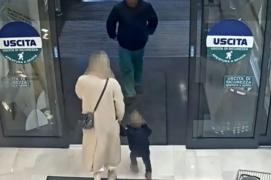 Explicația bizară dată de Emil, românul care a încercat să răpească o fetiță dintr-un supermarket în Italia