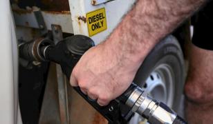 Lovitură pentru şoferi. Preţul motorinei sare de 8,2 lei/litru şi ar putea urca spre 8,5 lei - Analiză AEI