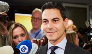 Rob Jetten, cel mai tânăr şi primul premier declarat homosexual al Olandei, a depus jurământul