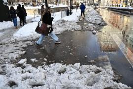 Meteorologii au prelungit avertizările de vreme severă. Lapoviță, ninsori și risc de polei în mai multe zone