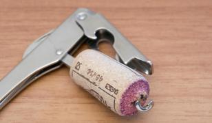 Poliţiştii din Piteşti au reţinut un bărbat pentru înşelăciuni cu tirbuşoane