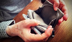 De ce sunt sfătuiţi pensionarii francezi să se mute în România şi să trăiască cu 1.000 de euro