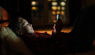 Pericolul alimentat de algoritmi: "Fiecare părinte va verifica telefonul copilului după aceste imagini"