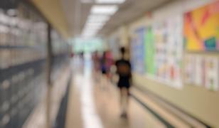 O elevă de liceu a ajuns la spital, după ce a fost bătută de o altă adolescentă într-o școală din Slatina