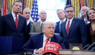 Donald Trump ceartă o jurnalistă: "Știi de ce nu zâmbești? Pentru că știi că nu spui adevărul"