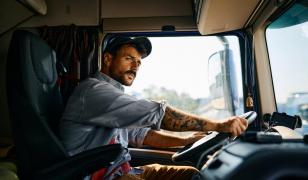 Realitatea dură a muncii în străinătate. Șoferii români se plâng că nu se odihnesc și mănâncă o dată pe zi