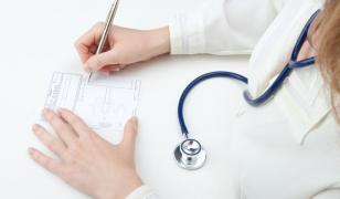 Judeţul care riscă să rămână fără medici de familie: 30 sunt pensionari, unul are 80 de ani