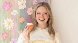 La 30 de ani a demisionat de la job şi s-a apucat de făcut prăjituri. Acum are o afacere de 7 cifre anual