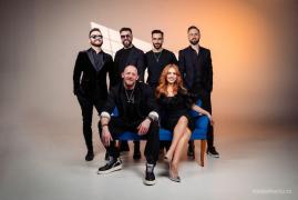 (P) Cum alegi un band muzica nunta: exemplul Colors in Stereo, formatie band care ridică ringul în picioare