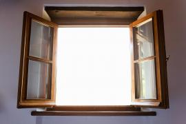 A plecat să muncească în alt oraș, dar a uitat un geam deschis. Ce a găsit un rus acasă, după trei ani