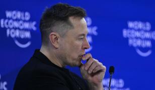 Elon Musk rămâne cel mai bogat om de pe planetă şi se apropie de pragul de 