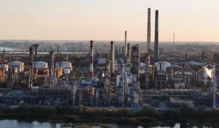 Noul polimer produs în premieră la Petromidia, cerut de industriile auto și alimentare