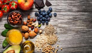 Cele mai importante 5 grupe alimentare pentru prevenirea cancerului, conform unui medic oncolog