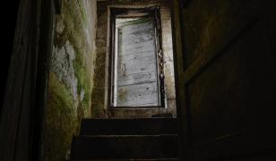 O femeie a fost ţinută în sclavie timp de 25 de ani de o prietenă de familie. Cum a reuşit să scape