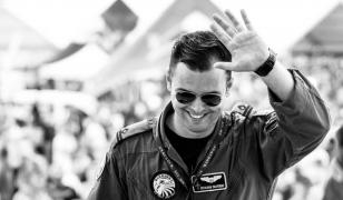 Pilotul de F-16 care a murit la Baza Borcea încercând să salveze un câine, avansat post-mortem în grad