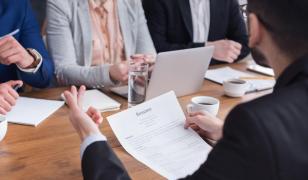 Aproape jumătate dintre tinerii români sub 35 de ani nu au loc de muncă, arată un sondaj INSCOP