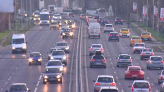 Cât plăteşte pe combustibil un şofer pentru un drum de 15 km. Preţul a crescut cu 20 lei în ultimele zile