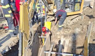 Un bărbat a murit în judeţul Satu Mare după ce un mal de pământ s-a prăbuşit peste el