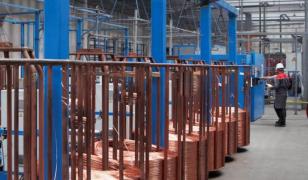 O fabrică din Mureş caută ingineri pe salarii nete de la 8.000 de lei. Cazarea, plătită de angajator