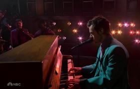 Harry Styles a cântat cu Orchestra Naţională Simfonică a României la Saturday Night Live