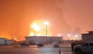 Momentul în care o rafinărie din Mexic este cuprinsă de flăcări. Cel puţin 5 oameni au murit