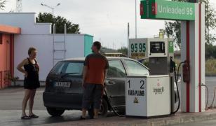 O ţară de lângă România le dă bani şoferilor pentru carburanţi, după scumpirea la pompă