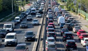 Preţul motorinei va rămâne uriaş tot anul, chiar dacă războiul s-ar încheia mâine - Analiză AEI