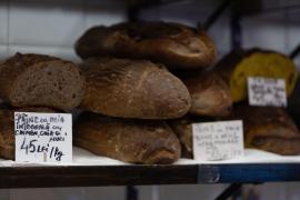 Pâinea s-ar putea scumpi cu 10%, pe fondul creșterii prețurilor la gaze și combustibil. Avertismentul ROMPAN