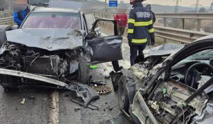 4 persoane rănite după un accident între 3 mașini și un camion pe centura Sucevei