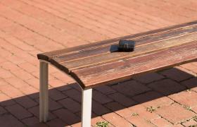 A returnat 23.000 de euro găsiți pe o bancă, dar recompensa primită l-a şocat