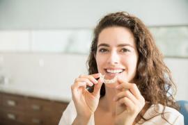 (P) Aparat dentar Invisalign: tratamentul care se adaptează stilului tău de viață