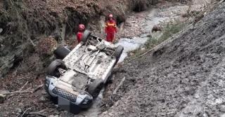 A murit, după ce a căzut cu maşina într-o râpă din Neamţ