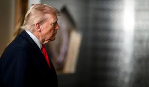 Donald Trump, acuzat că a pornit operaţiunea din Iran pentru a ascunde un secret grav