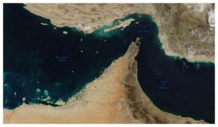 Peste 50 de nave franceze blocate în strâmtoarea Ormuz