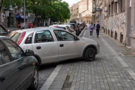 Ce amendă primești dacă parchezi pe trotuar