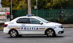Maşină de poliţie, posibil în misiune