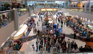 Exodul ultra-bogaților din Dubai: taxiuri de 5.000$ și zboruri private de 250.000$ pentru evacuare. Analiză FT