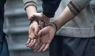 Bărbat arestat după ce şi-a omorât fratele şi l-a aruncat în râu. L-a cărat cu un căruț pentru butelii