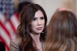 Prima concediere în guvernul SUA. Trump o înlocuieşte pe Noem de la Departamentul pentru Securitate Internă