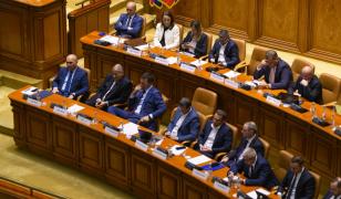 România riscă o retrogradare a ratingului, avertizează Moody’s. Nazare: Economia e stabilă, rezultatele se văd