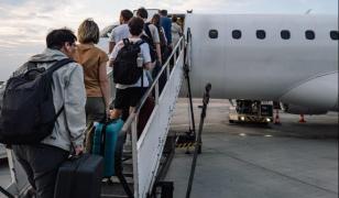 MAE: 183 de români din Qatar, aduşi în țară cu un zbor charter pe ruta Riad-București