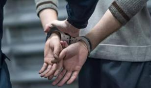 Adolescent de 17 ani din Sibiu, arestat după ce a ucis un bărbat de 73 de ani. L-a lovit cu bâta în cap