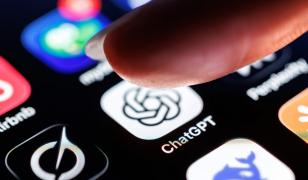 Un tânăr "supradotat academic" şi-a luat viaţa după o conversaţie "înfiorătoare şi tulburătoare" cu ChatGPT