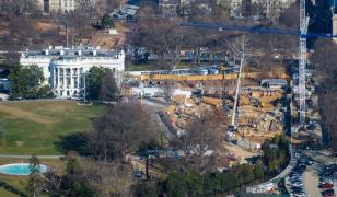 Un judecător a decis că lucrările la sala de evenimente cerută de Donald Trump "trebuie să se oprească"