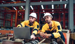 O companie franceză angajează masiv pe salarii de la 2.300€. Unele posturi nu cer diplomă